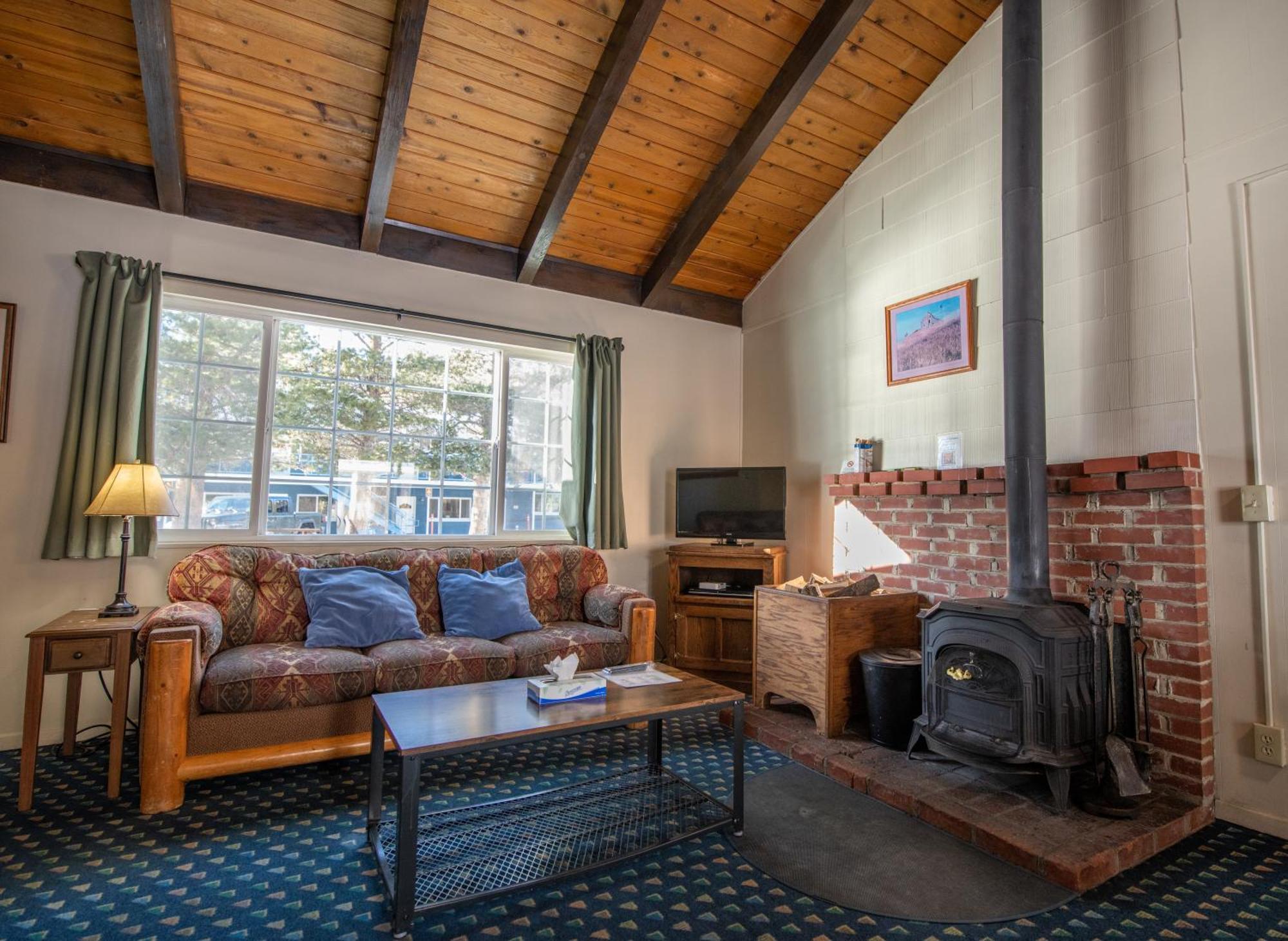 Gull Lake Lodge June Lake Bagian luar foto